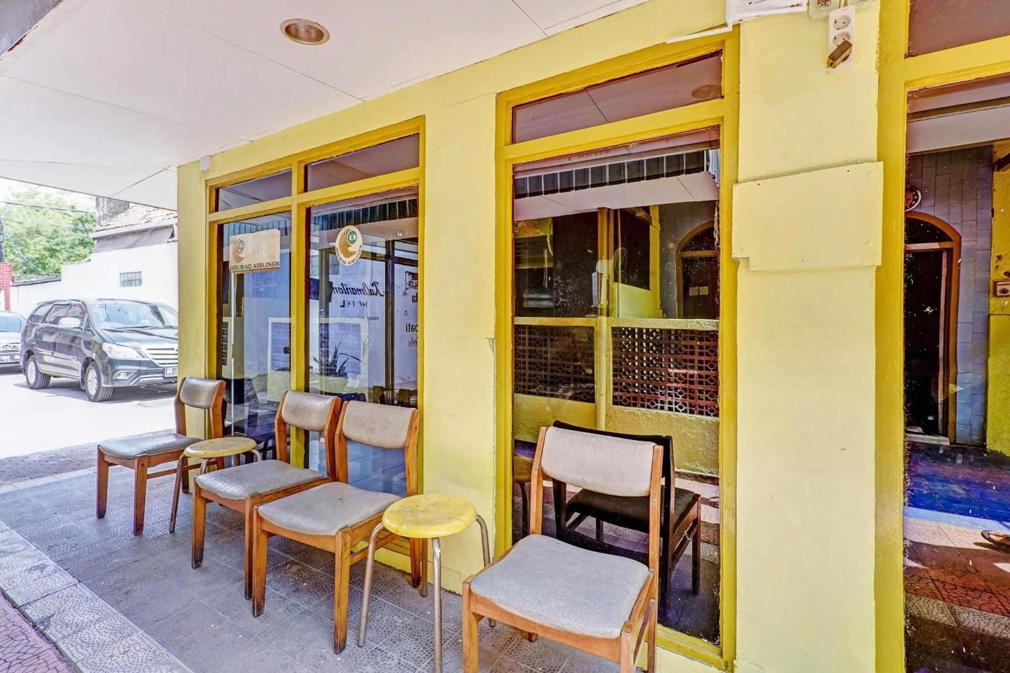OYO Flagship 90717 Hotel Kalimantan Surabaya Bagian luar foto