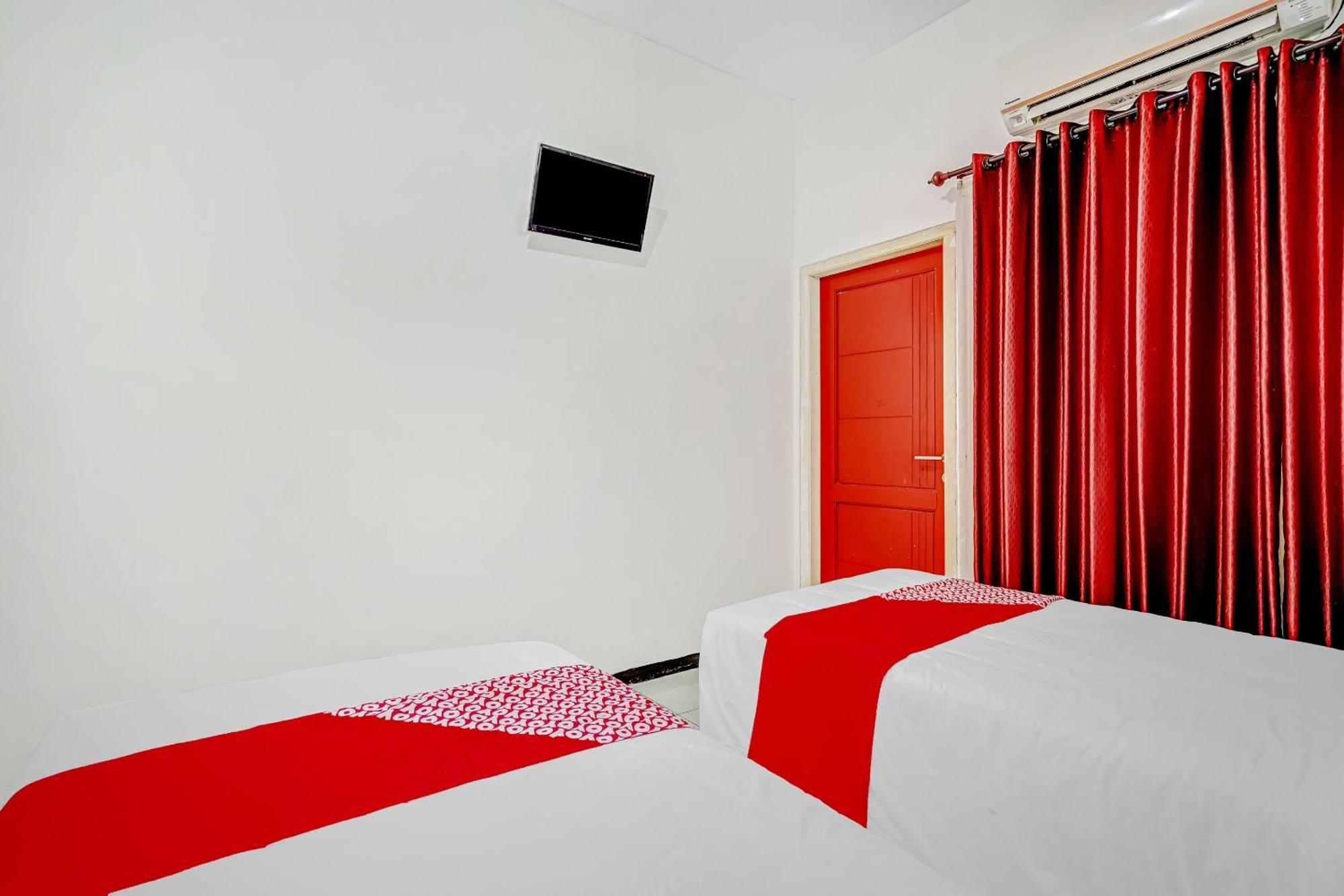 OYO Flagship 90717 Hotel Kalimantan Surabaya Bagian luar foto