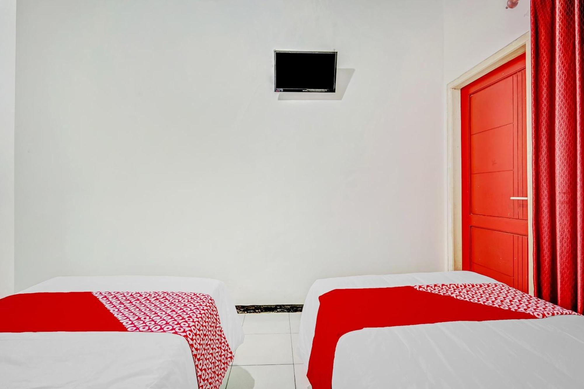 OYO Flagship 90717 Hotel Kalimantan Surabaya Bagian luar foto