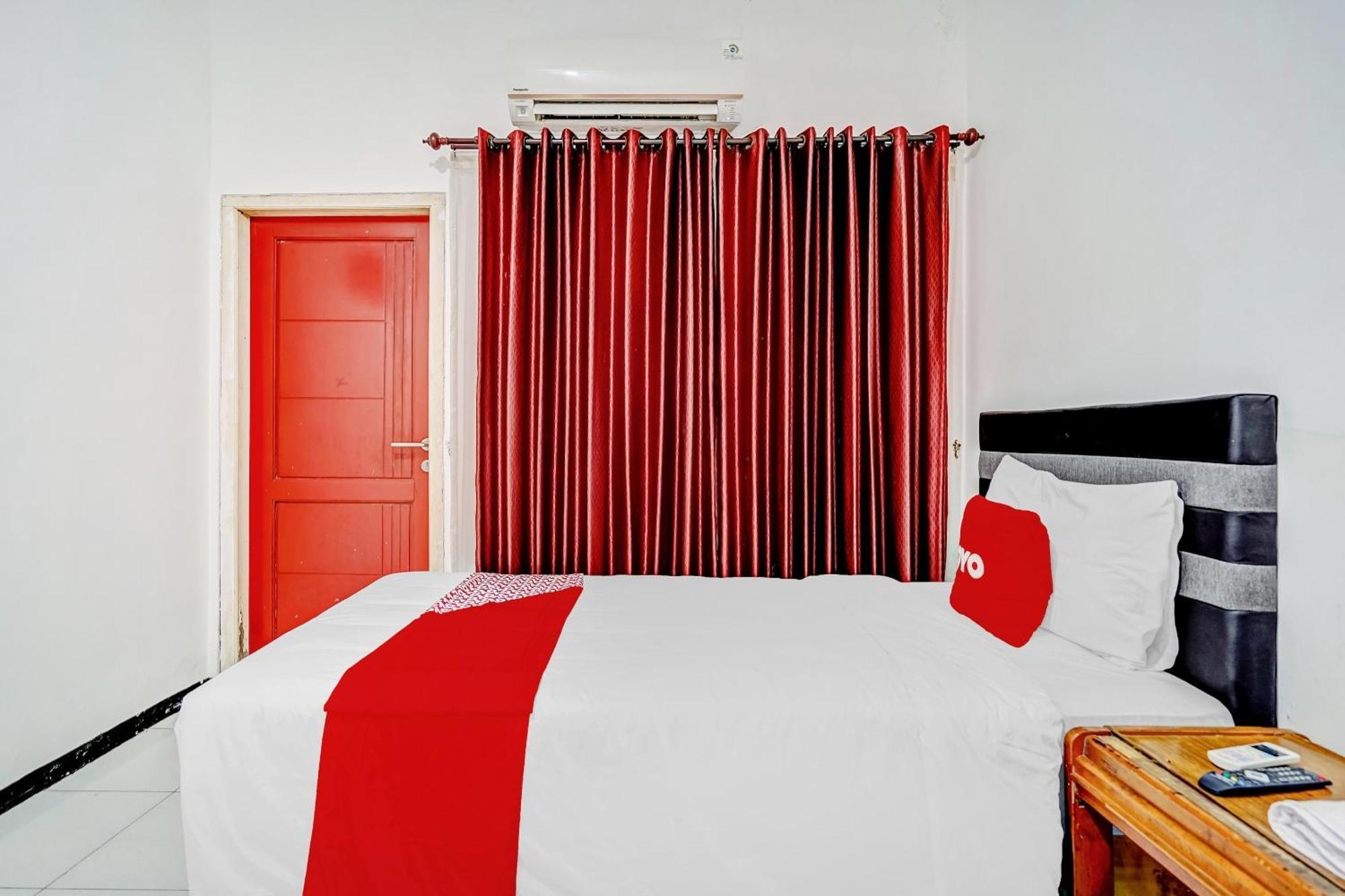 OYO Flagship 90717 Hotel Kalimantan Surabaya Bagian luar foto