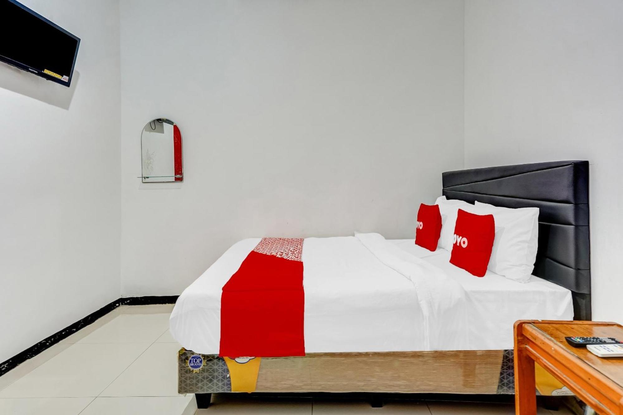 OYO Flagship 90717 Hotel Kalimantan Surabaya Bagian luar foto