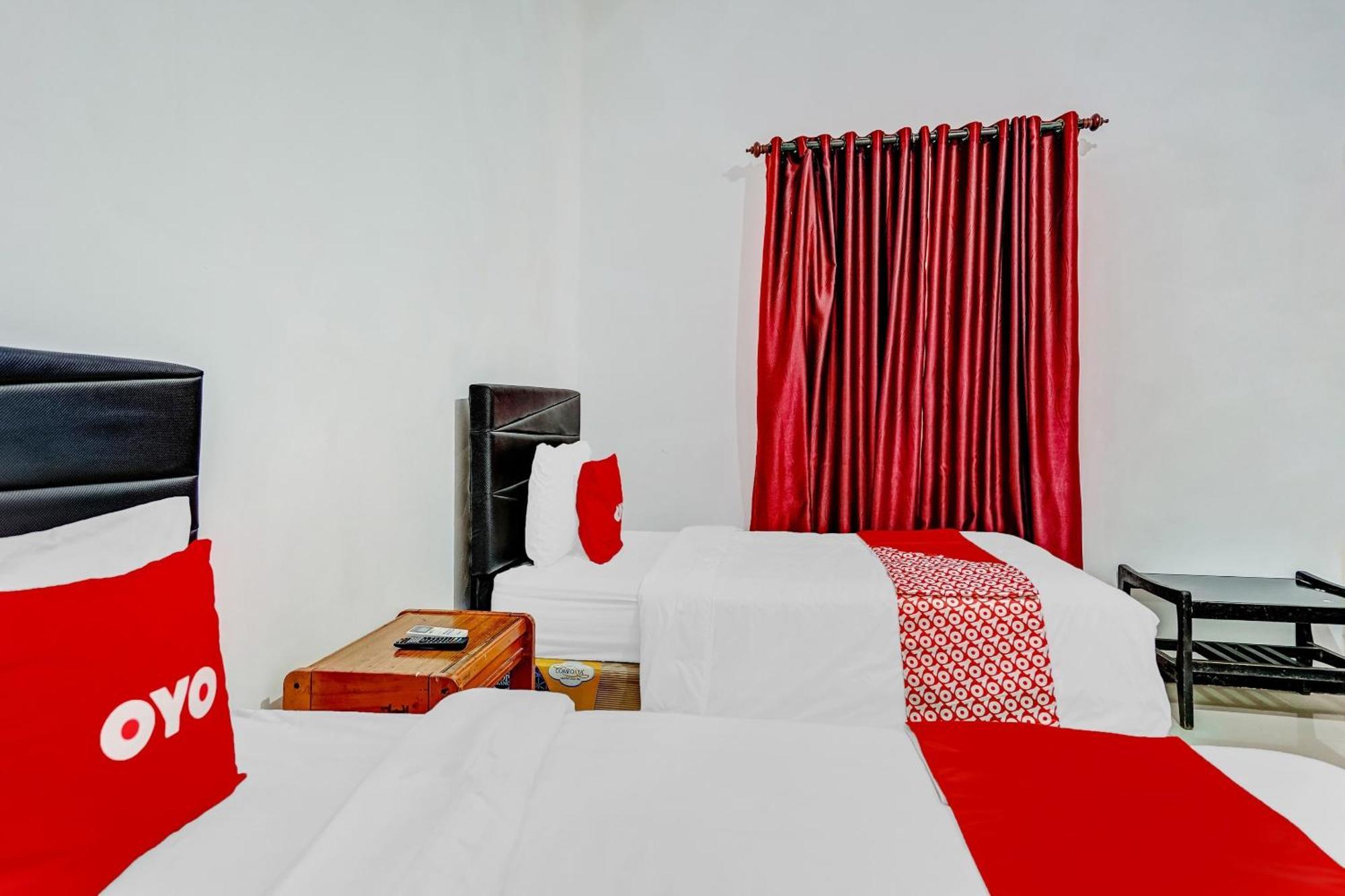 OYO Flagship 90717 Hotel Kalimantan Surabaya Bagian luar foto