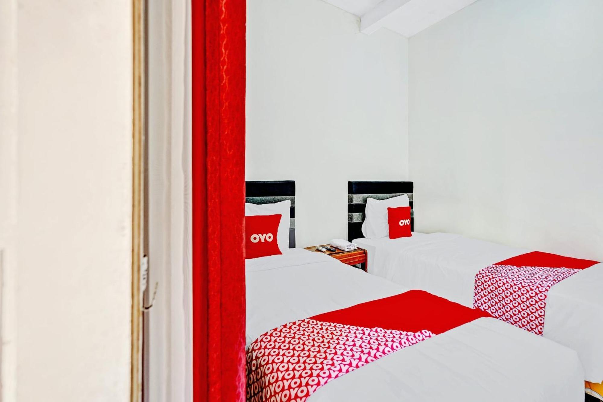 OYO Flagship 90717 Hotel Kalimantan Surabaya Bagian luar foto